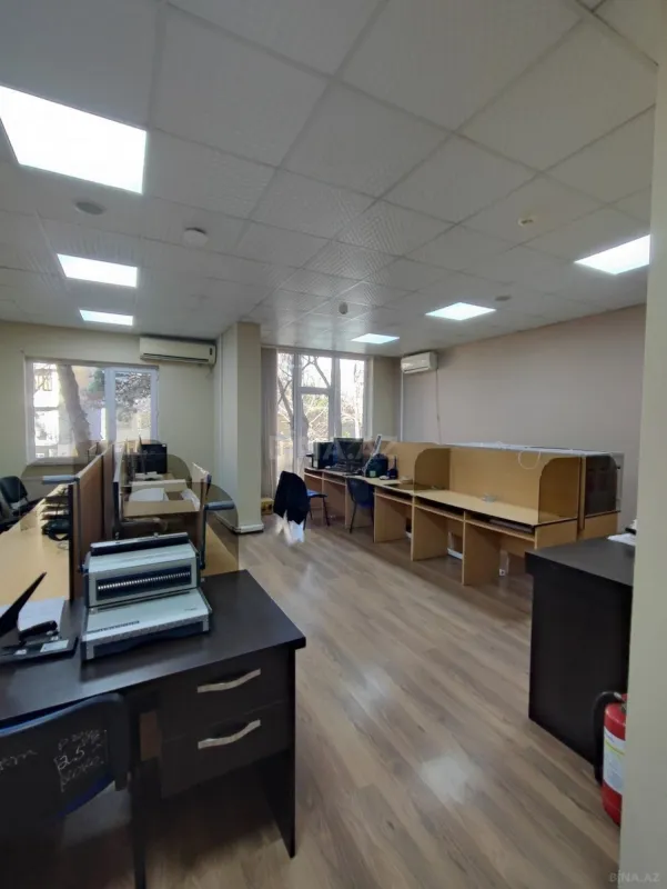 Satılır 5 otaqlı mənzil 215 m²