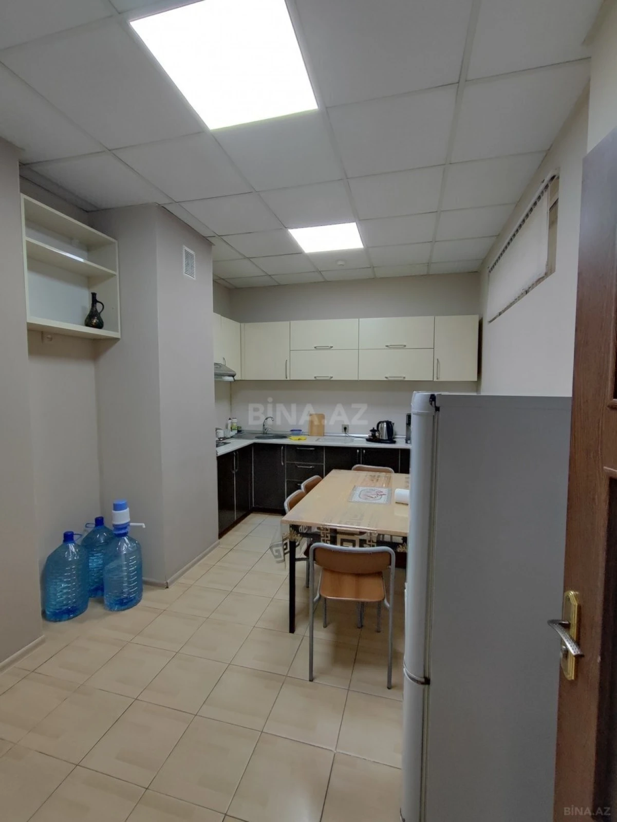 Satılır 5 otaqlı mənzil 215 m²