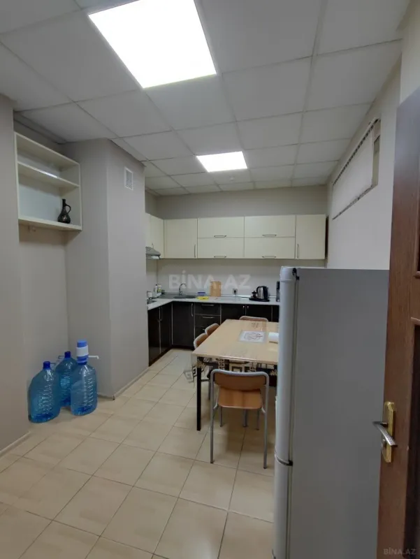 Satılır 5 otaqlı mənzil 215 m²