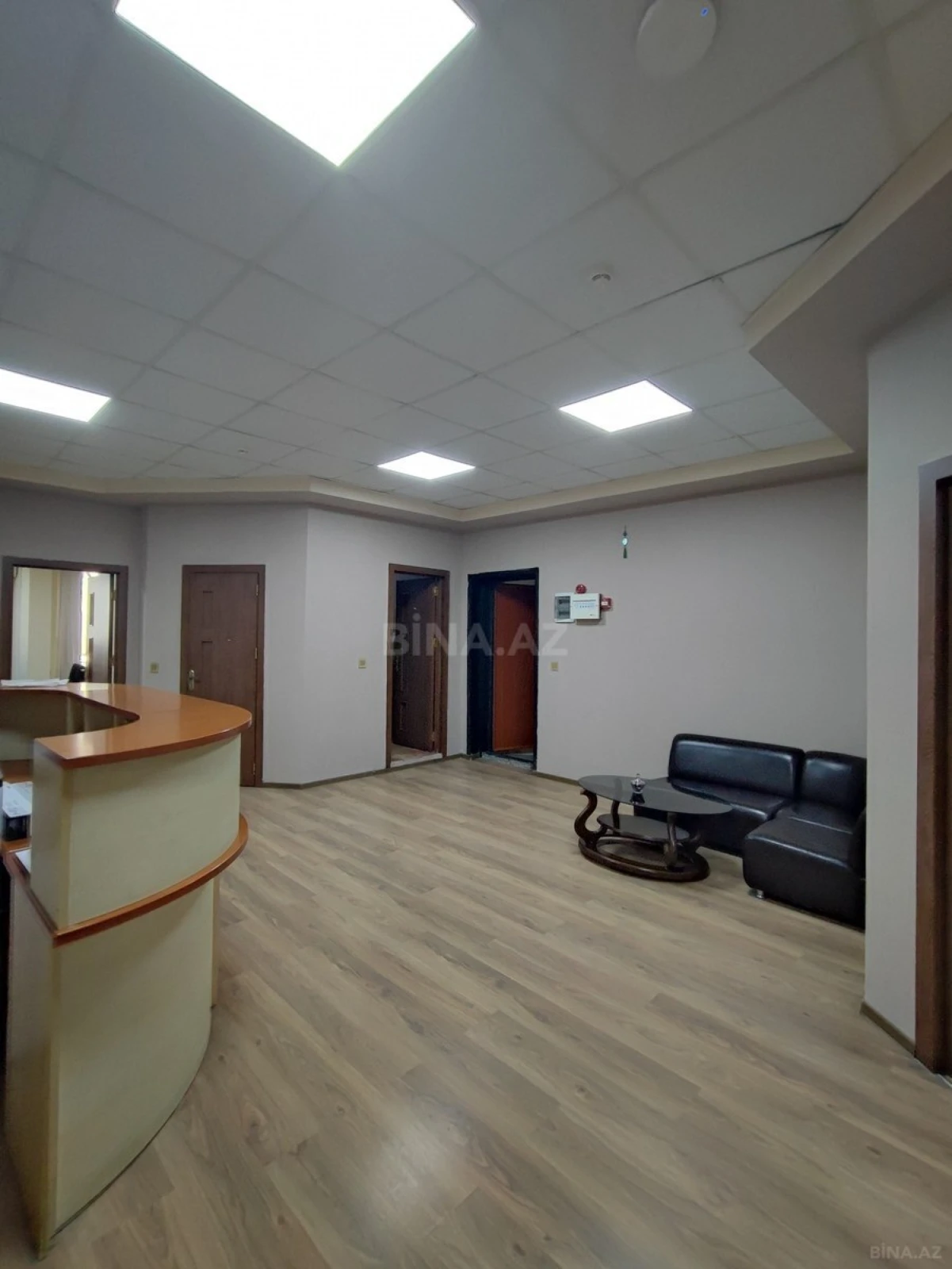 Satılır 5 otaqlı mənzil 215 m²