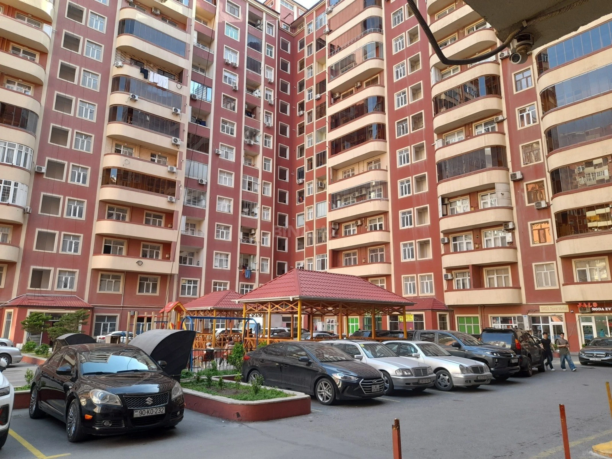 Satılır 4 otaqlı mənzil 170 m²
