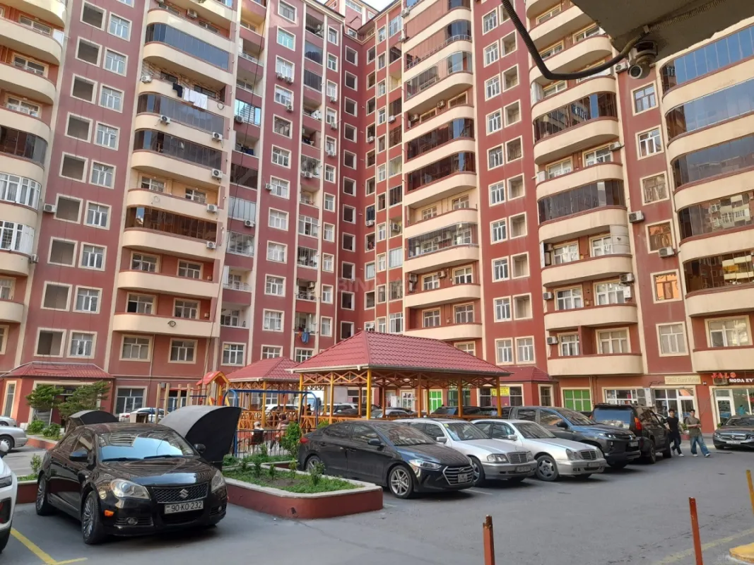 Satılır 4 otaqlı mənzil 170 m²