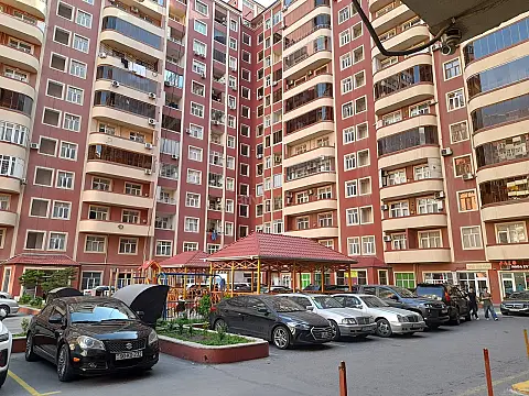 Satılır 4 otaqlı mənzil 170 m²