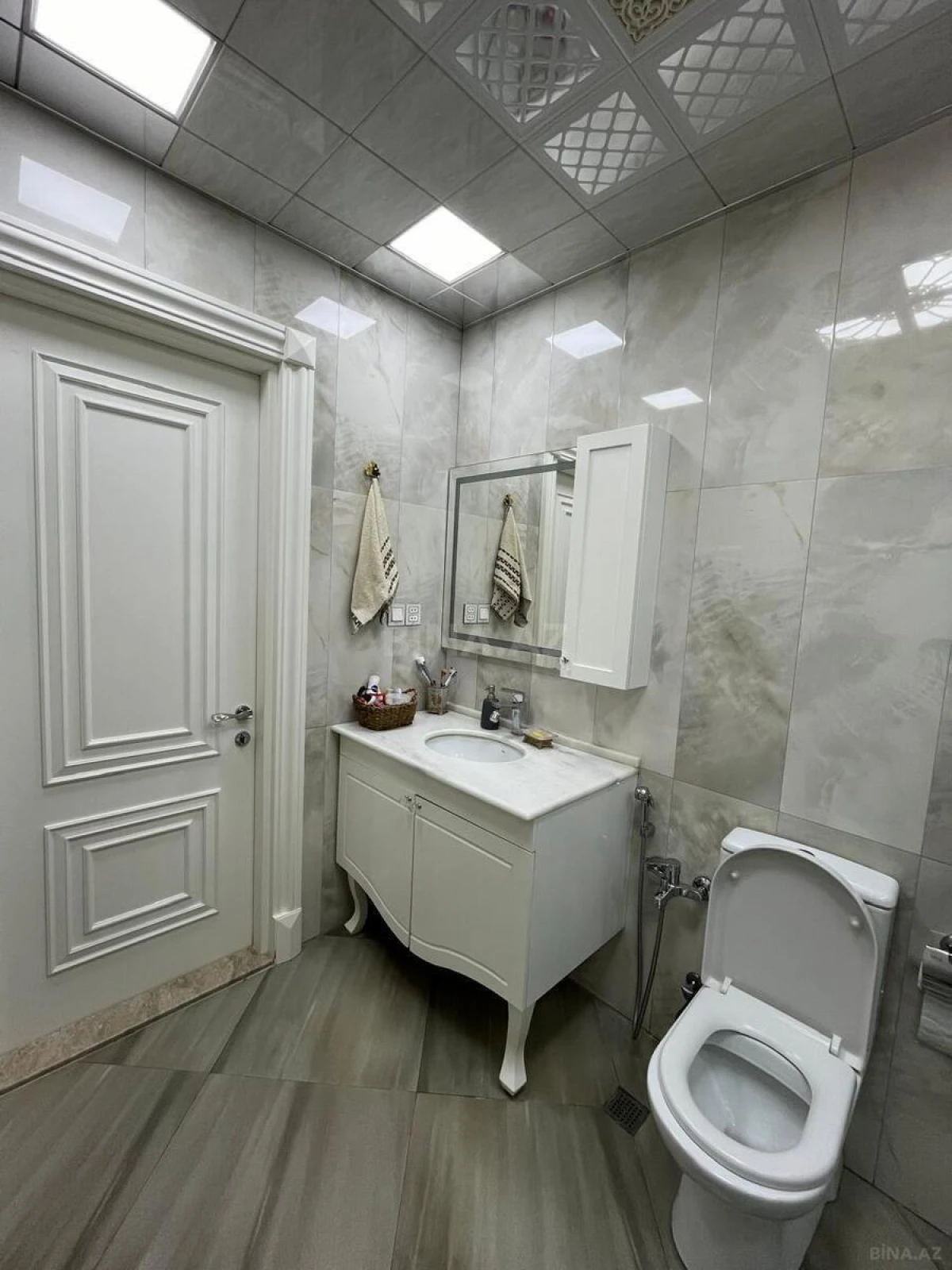 Satılır 4 otaqlı mənzil 170 m²