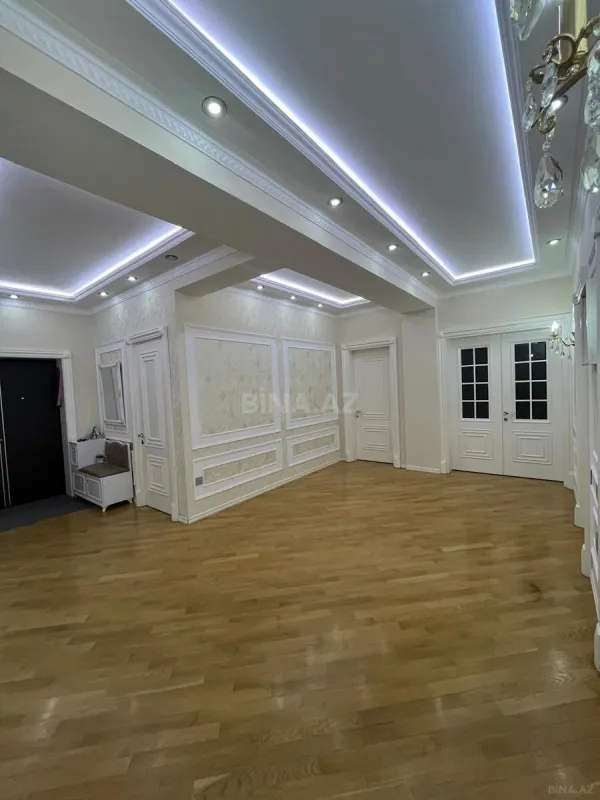 Satılır 4 otaqlı mənzil 170 m²