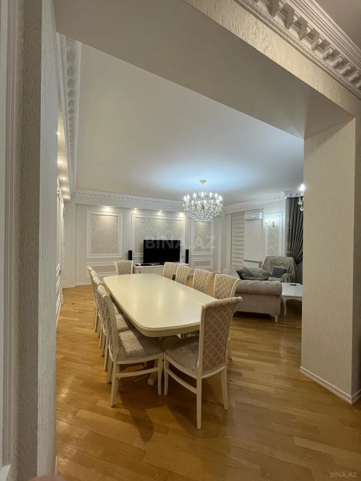 Satılır 4 otaqlı mənzil 170 m²