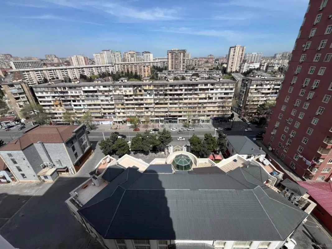 Satılır 4 otaqlı mənzil 170 m²