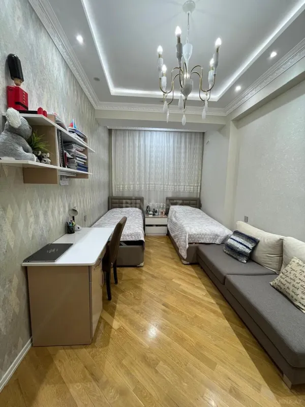 Satılır 4 otaqlı mənzil 170 m²