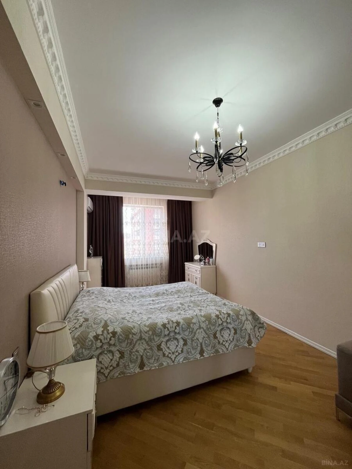 Satılır 4 otaqlı mənzil 170 m²