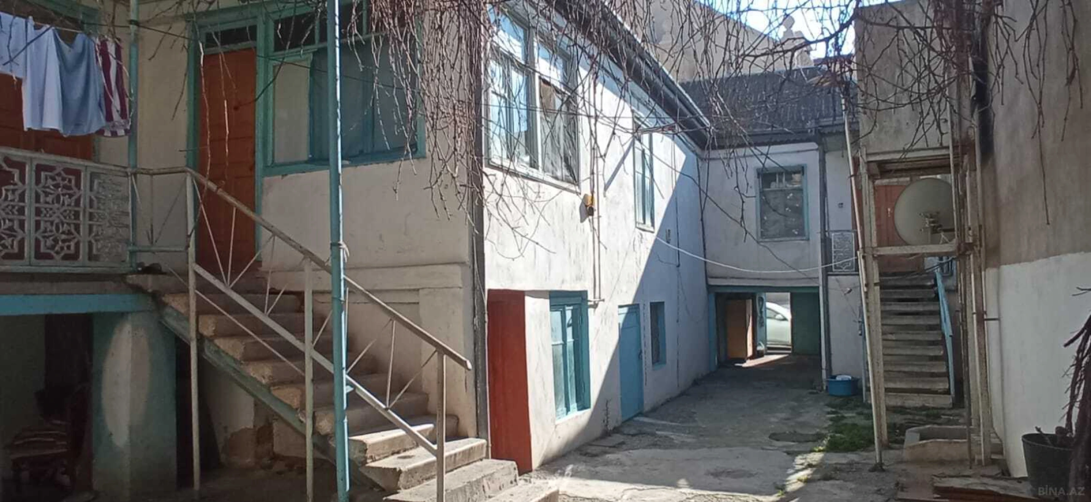 Satılır 8 otaqlı həyət evi 440 m²