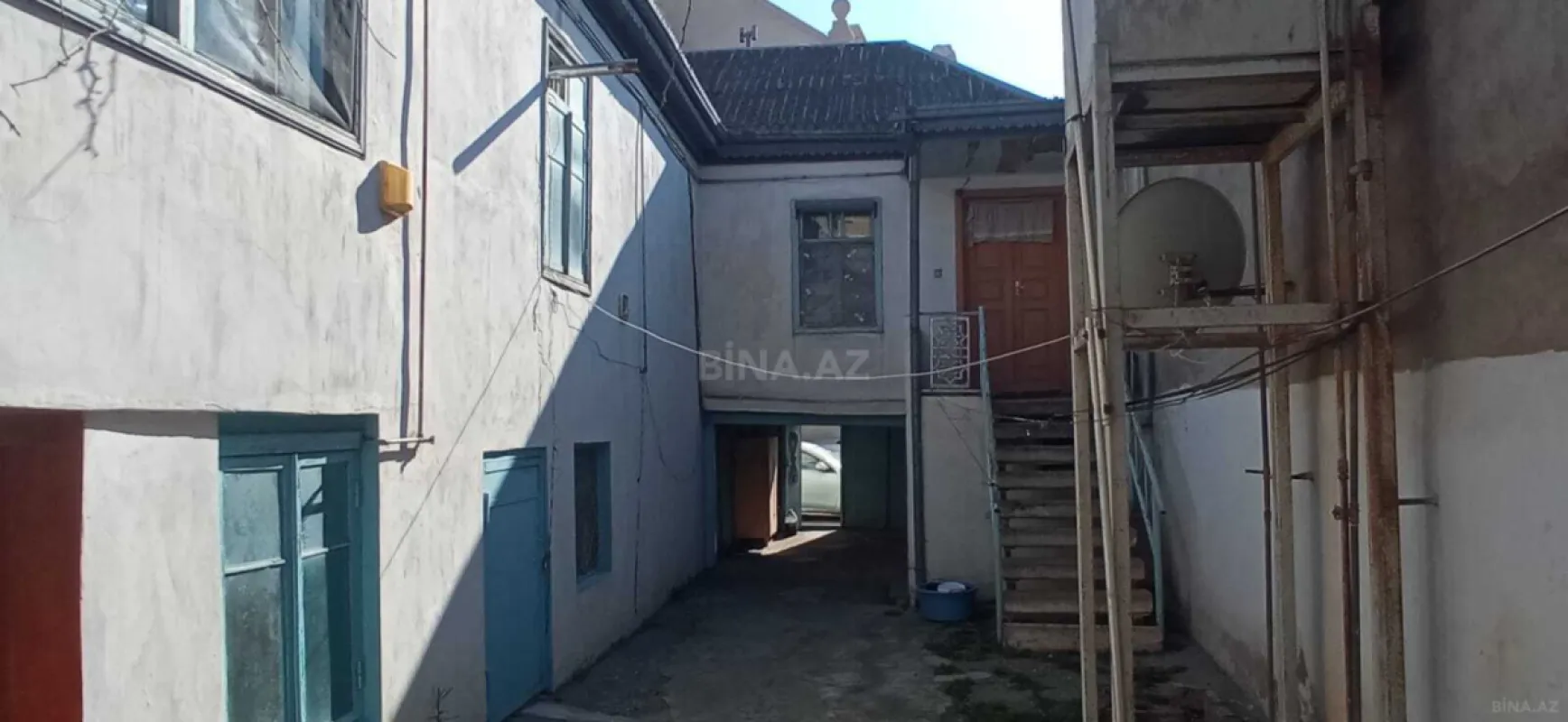 Satılır 8 otaqlı həyət evi 440 m²