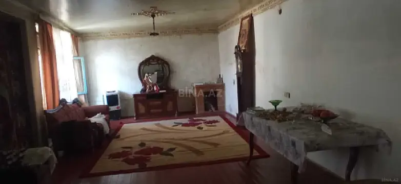 Satılır 8 otaqlı həyət evi 440 m²