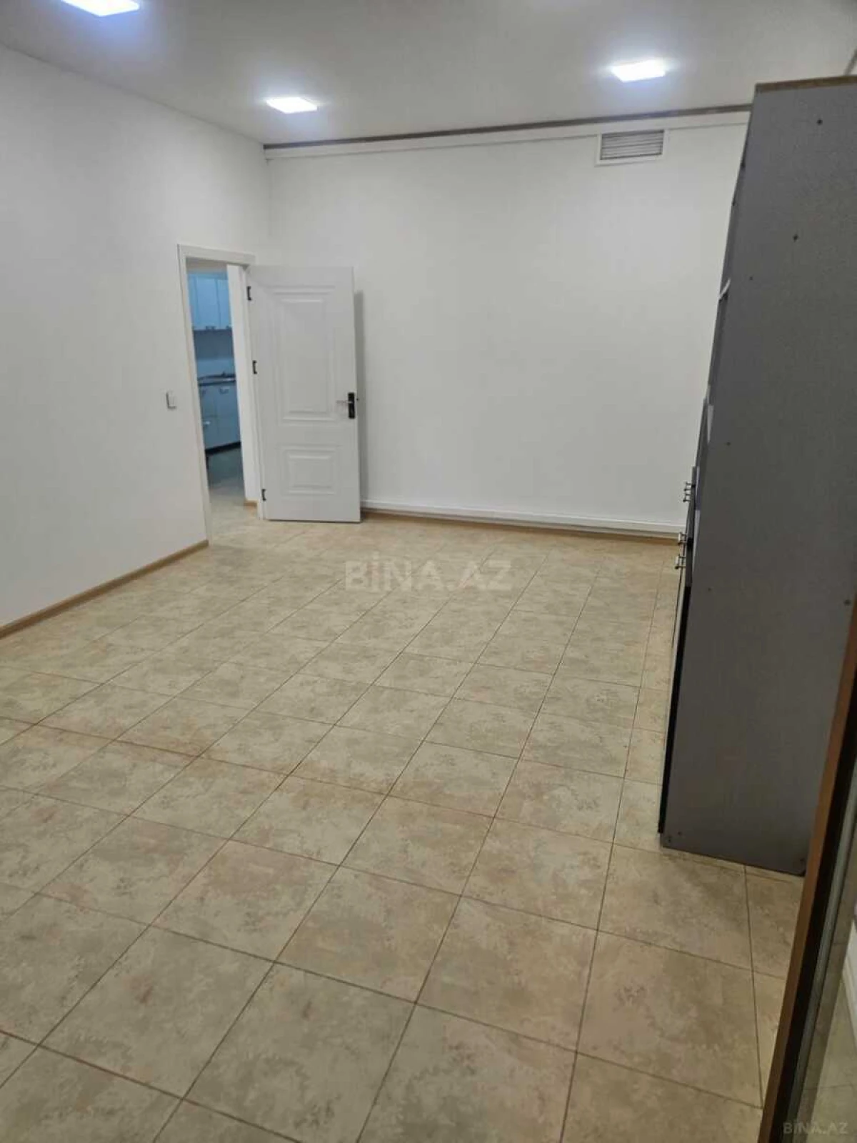 Kirayə verilir 3 otaqlı ofis 90 m²