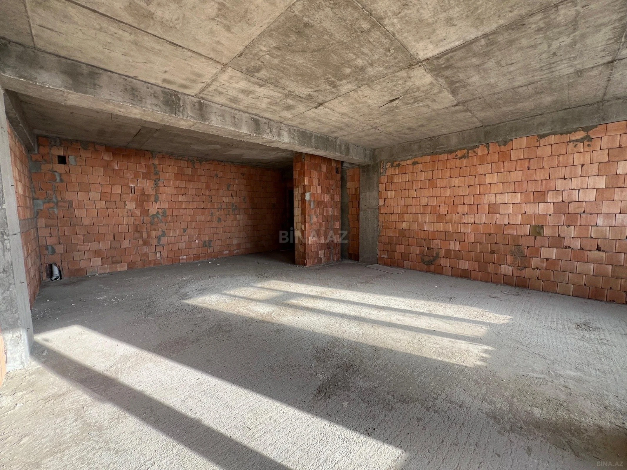 Satılır 2 otaqlı mənzil 68 m²