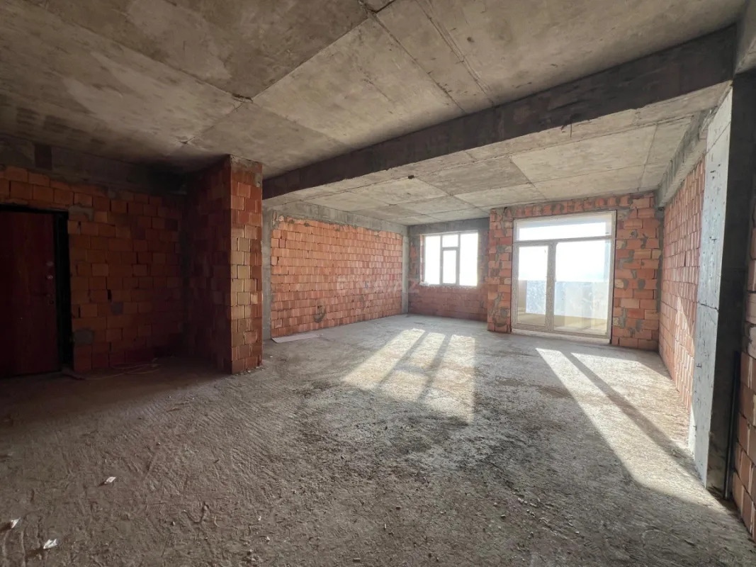 Satılır 2 otaqlı mənzil 68 m²