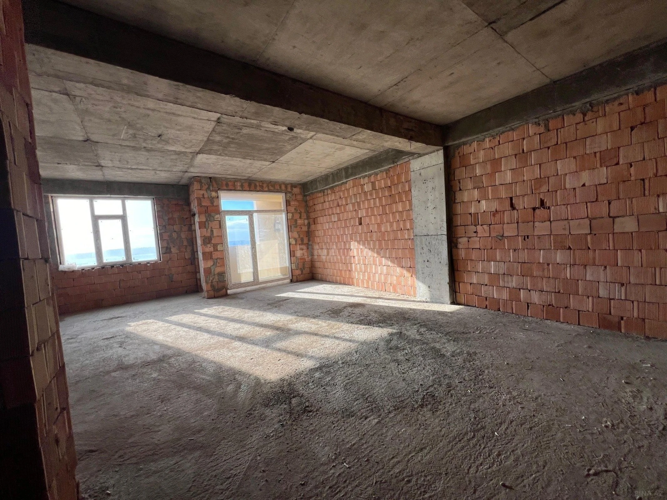 Satılır 2 otaqlı mənzil 68 m²