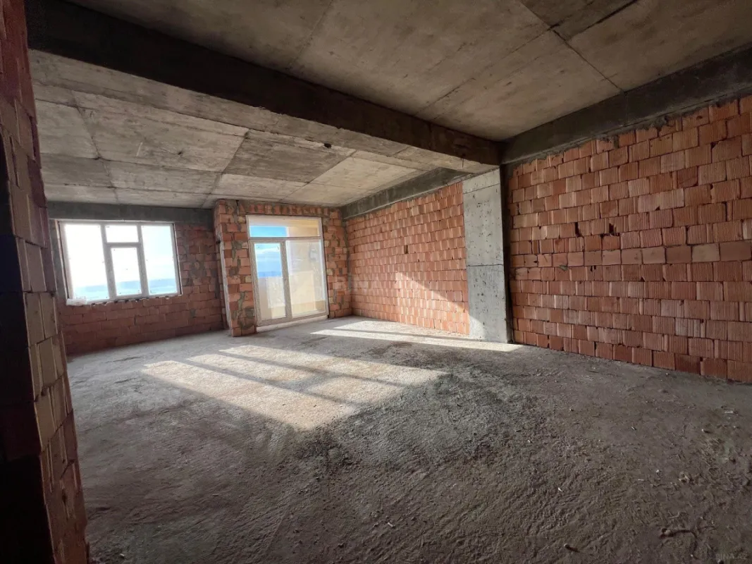 Satılır 2 otaqlı mənzil 68 m²