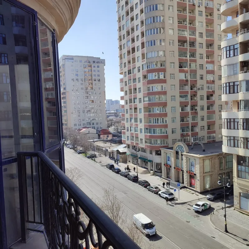 Satılır 3 otaqlı mənzil 159 m²