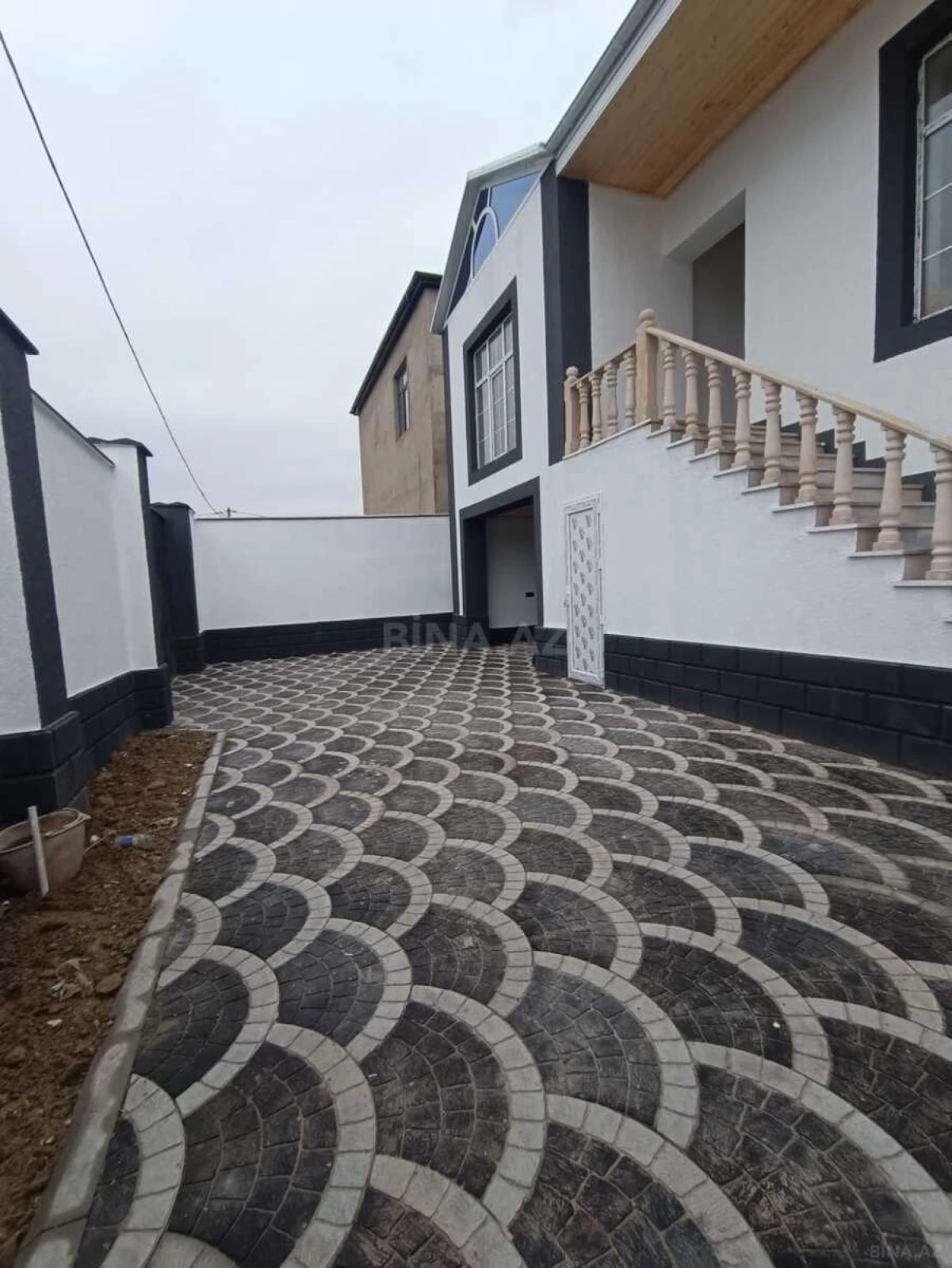 Satılır 4 otaqlı həyət evi 198 m²