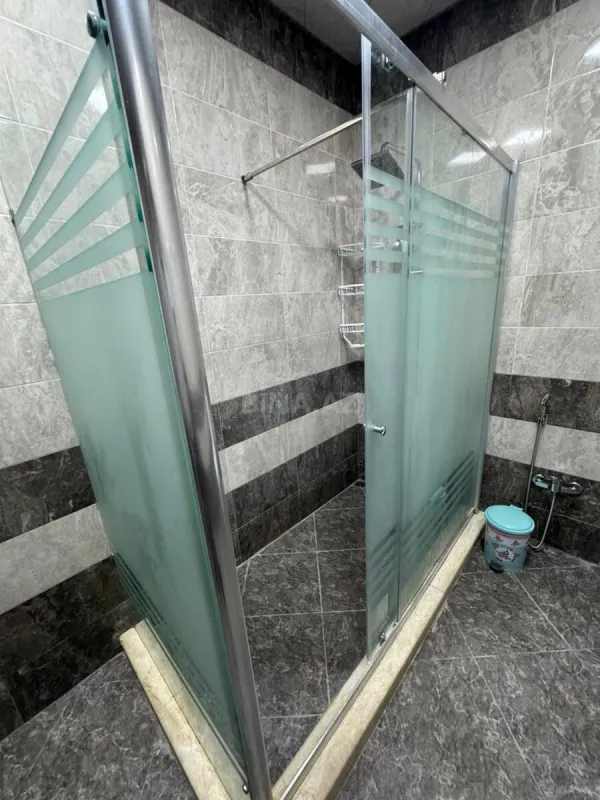 Kirayə verilir 3 otaqlı mənzil 160 m²