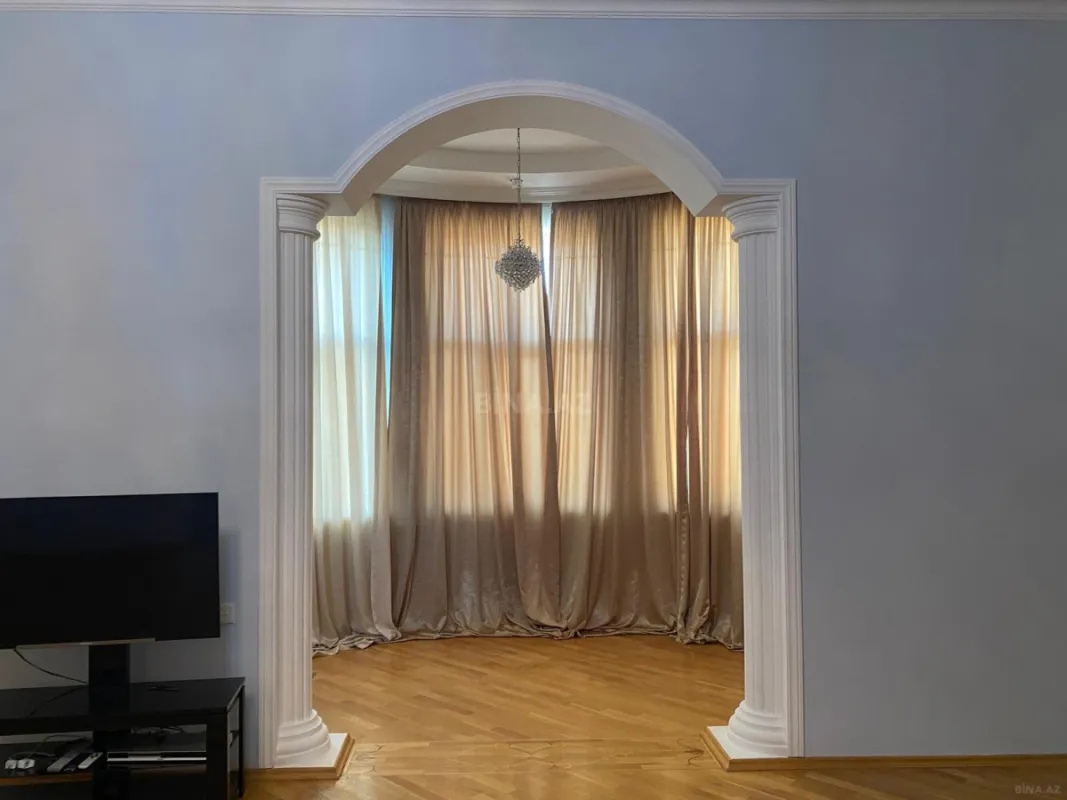 Kirayə verilir 7 otaqlı həyət evi 550 m²