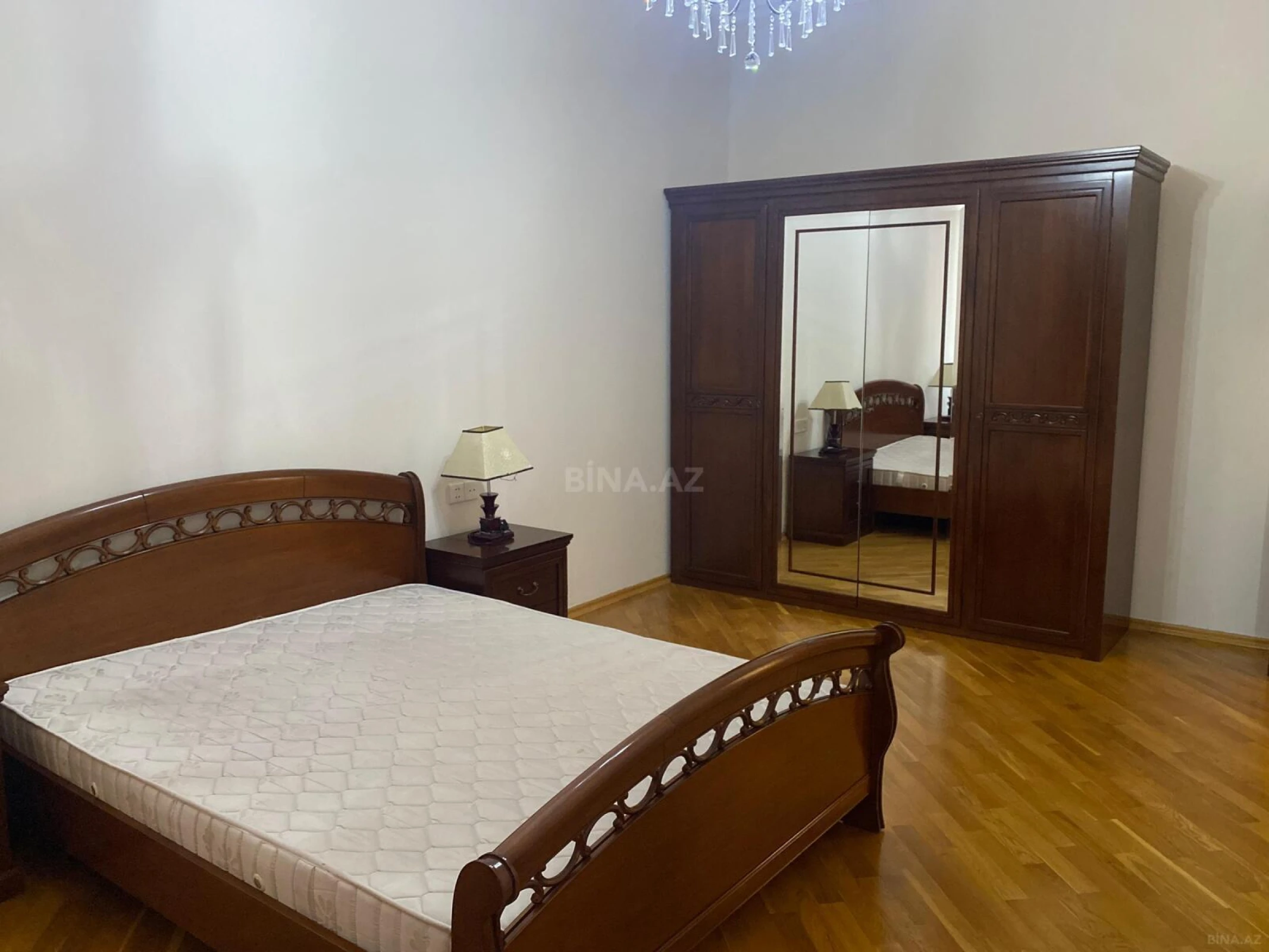 Kirayə verilir 7 otaqlı həyət evi 550 m²