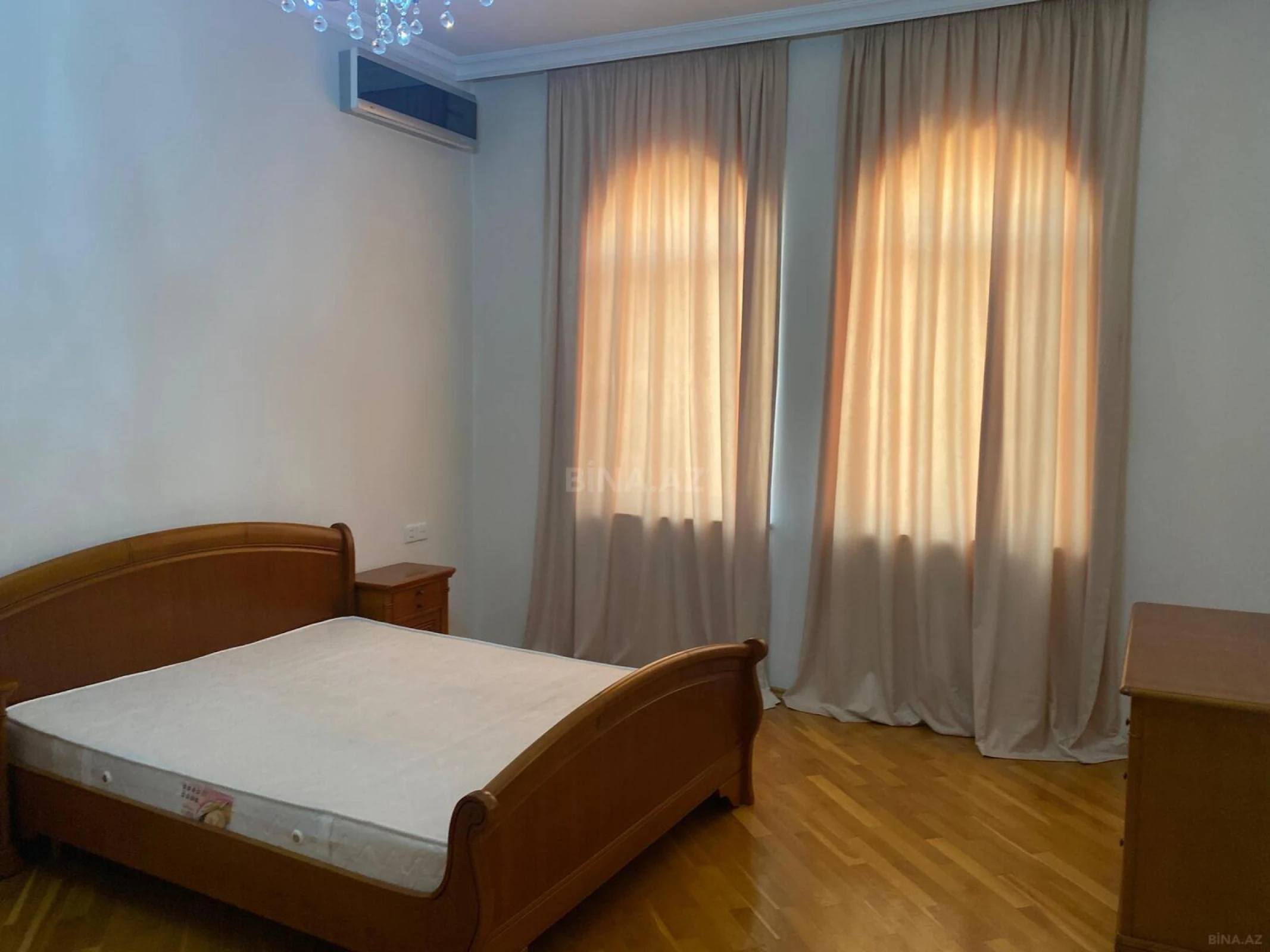 Kirayə verilir 7 otaqlı həyət evi 550 m²