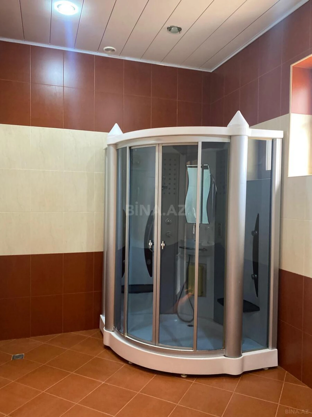 Kirayə verilir 7 otaqlı həyət evi 550 m²