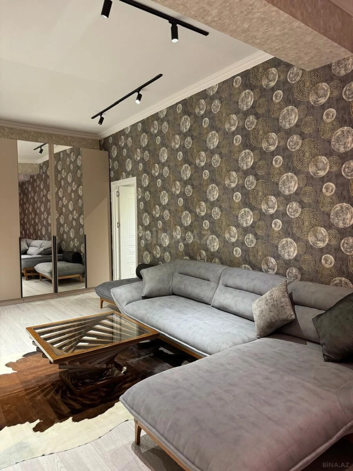 Kirayə verilir 2 otaqlı mənzil 85 m²