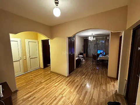 Satılır 4 otaqlı mənzil 100 m² — Bakı, Şəhər mərkəzi 4 otaq 100.00 m²