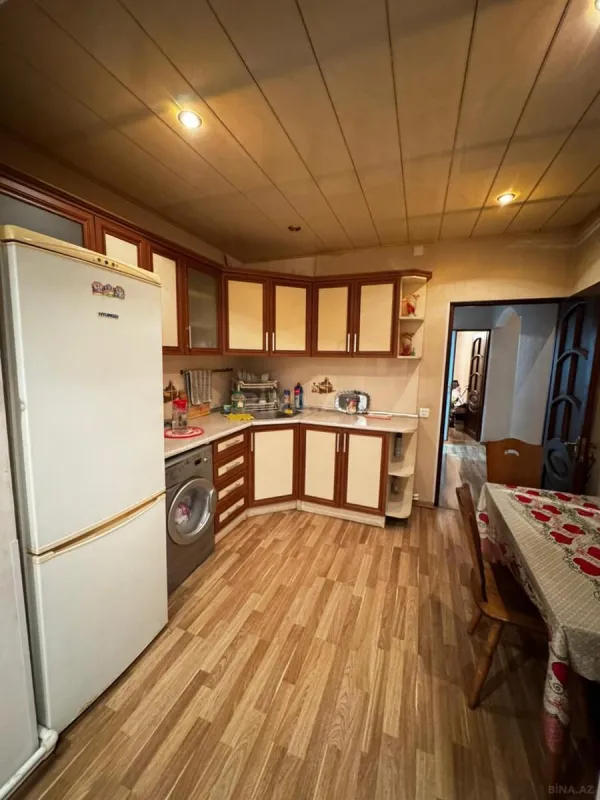 Satılır 4 otaqlı mənzil 100 m²