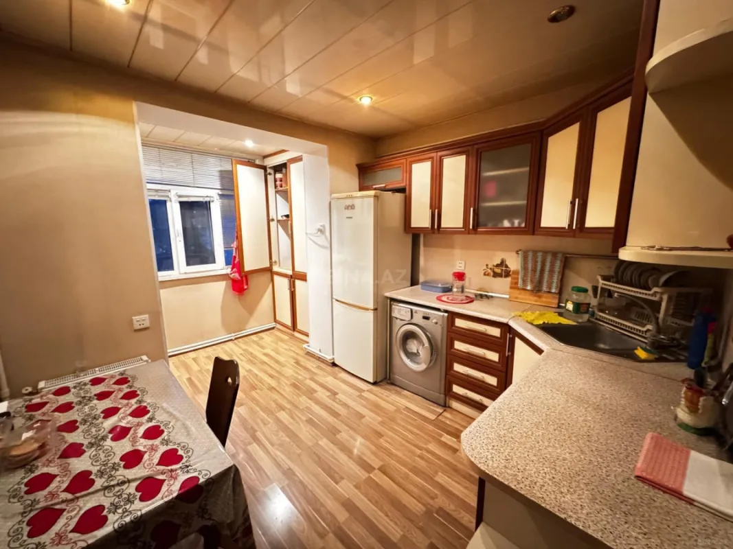 Satılır 4 otaqlı mənzil 100 m²