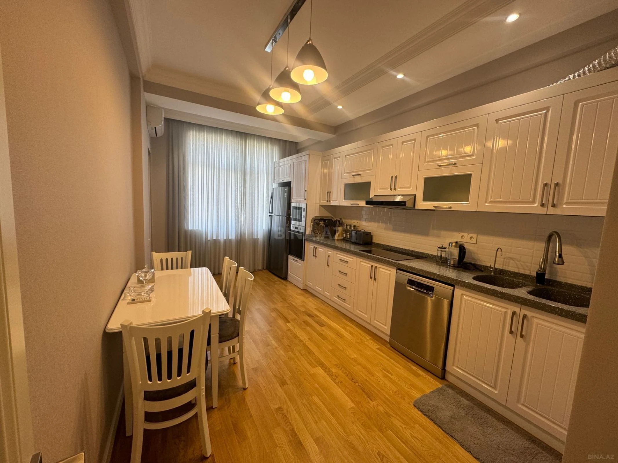 Satılır 3 otaqlı mənzil 120 m²
