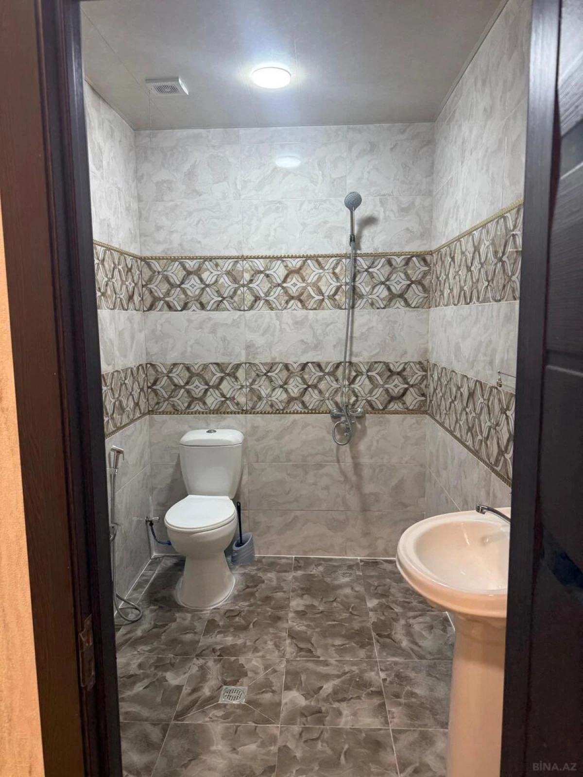 Kirayə verilir 2 otaqlı mənzil 72 m²