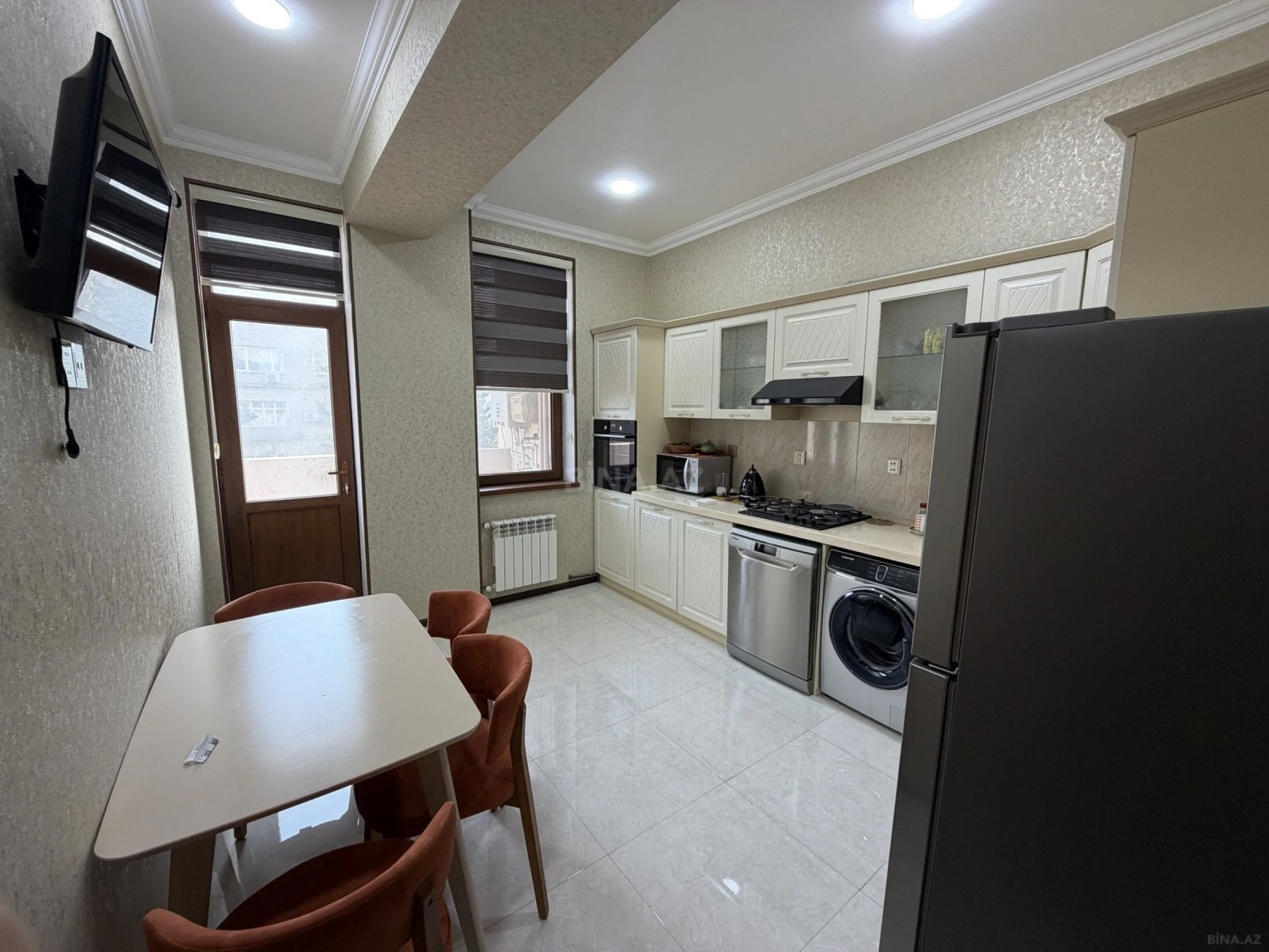 Kirayə verilir 2 otaqlı mənzil 80 m²