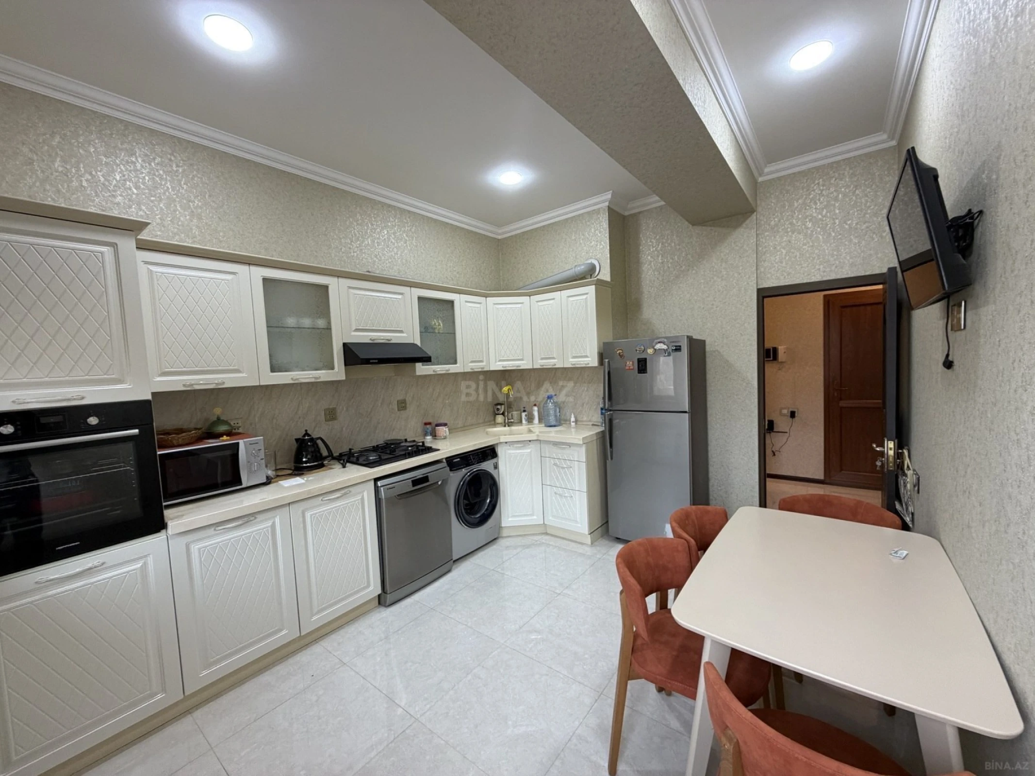 Kirayə verilir 2 otaqlı mənzil 80 m²