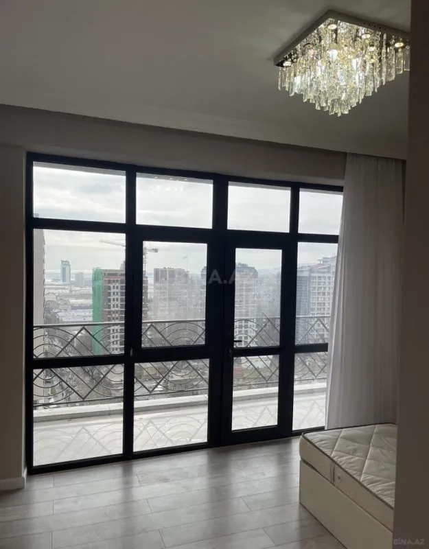 Kirayə verilir 4 otaqlı mənzil 157 m²