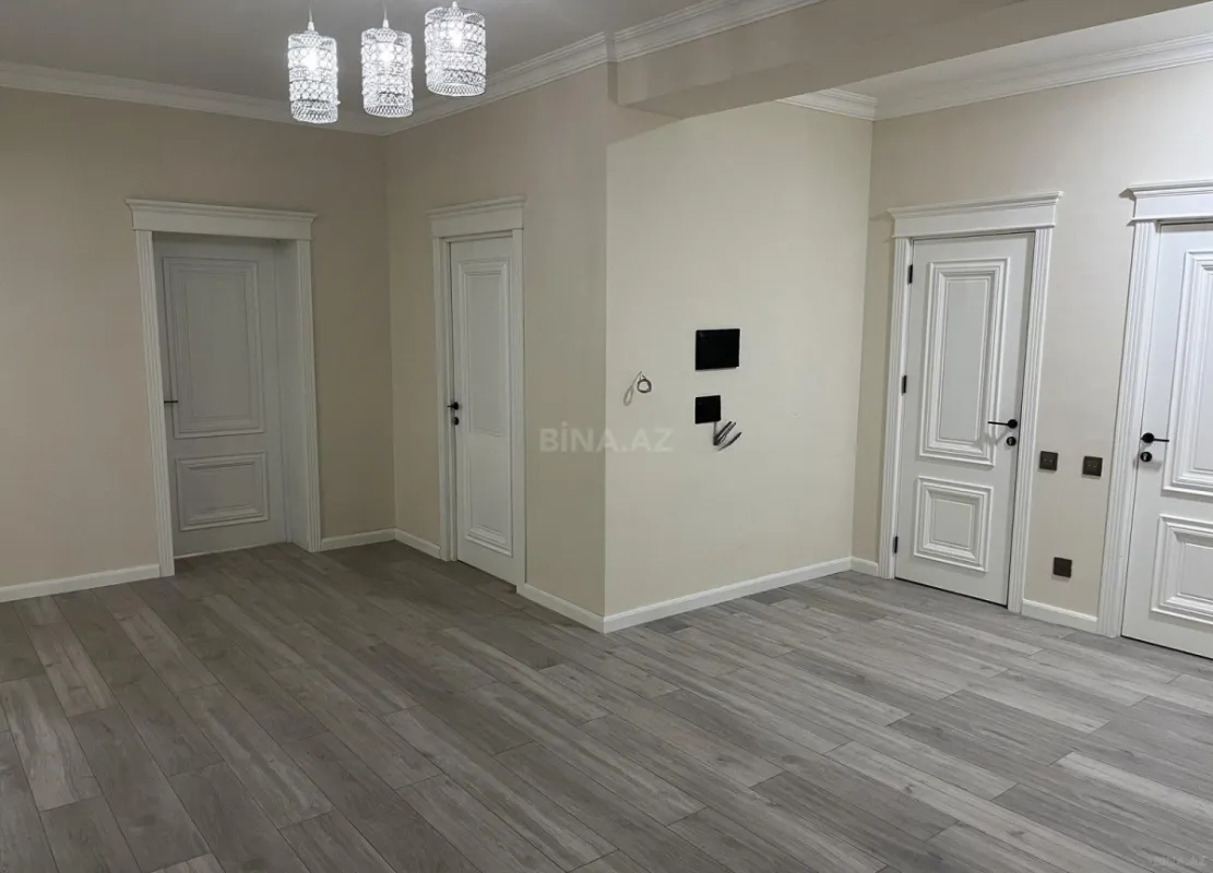 Kirayə verilir 4 otaqlı mənzil 157 m²