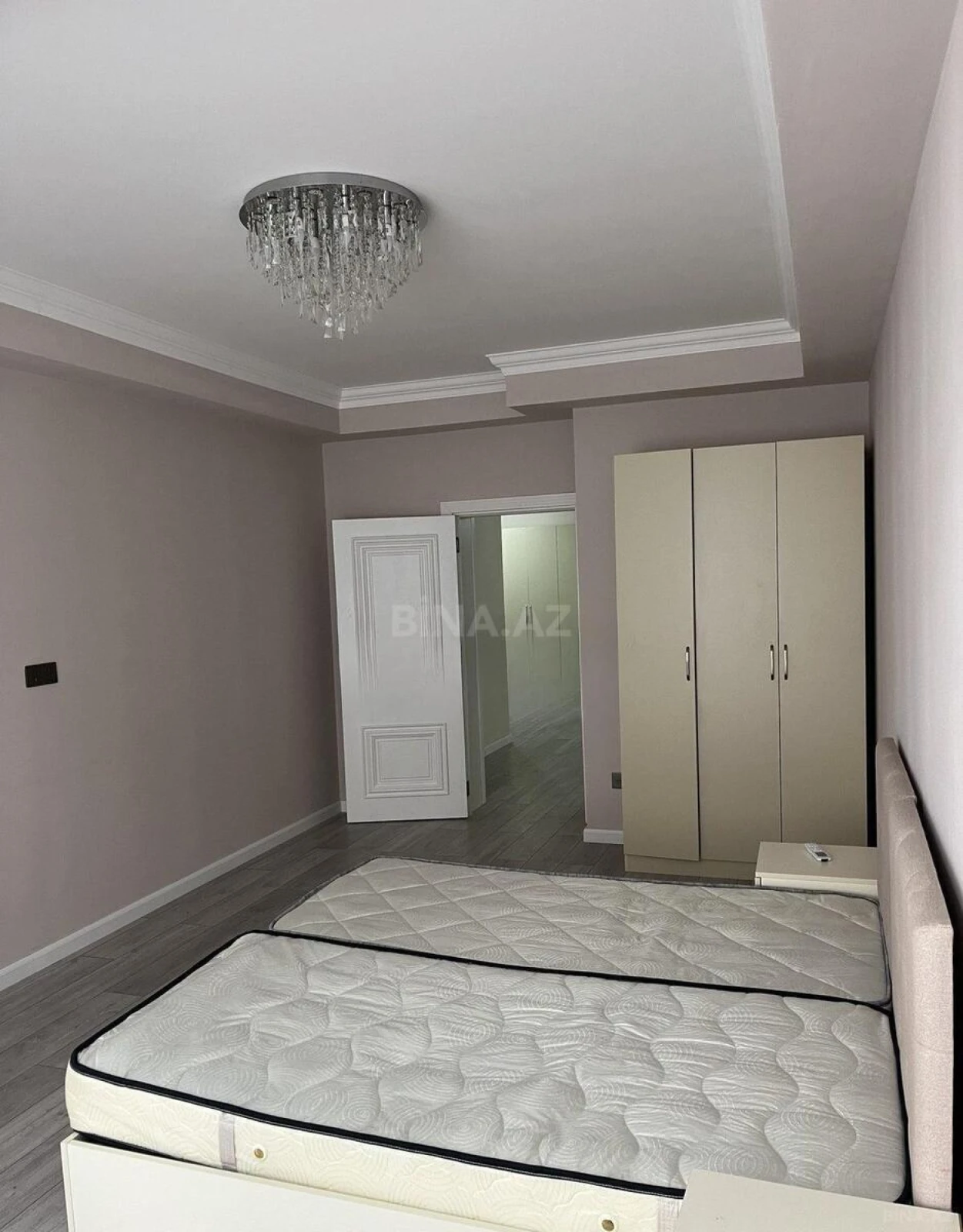 Kirayə verilir 4 otaqlı mənzil 157 m²