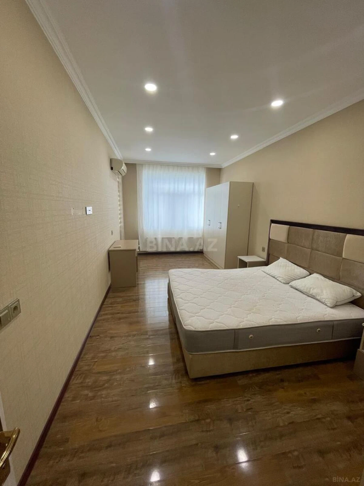 Kirayə verilir 2 otaqlı mənzil 97 m²