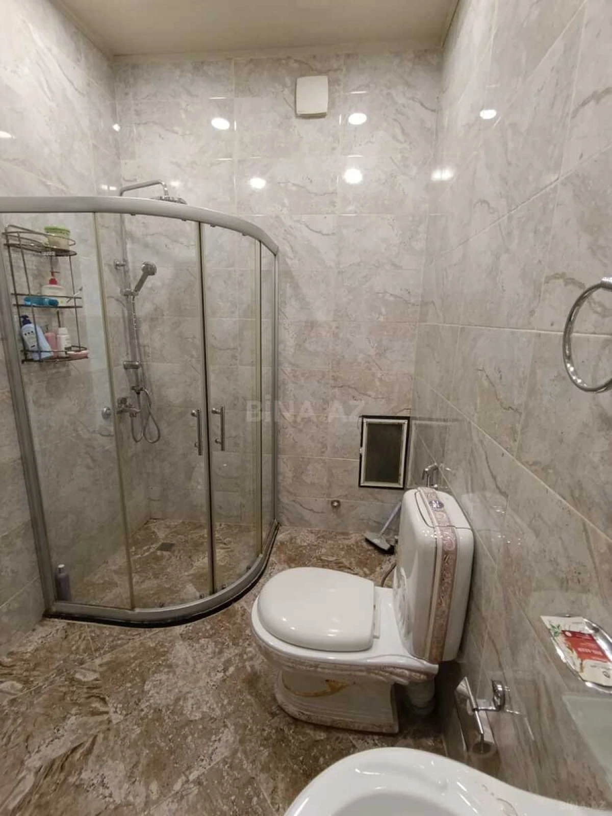 Kirayə verilir 2 otaqlı mənzil 97 m²