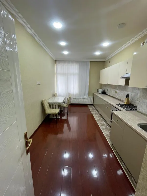 Kirayə verilir 2 otaqlı mənzil 97 m²