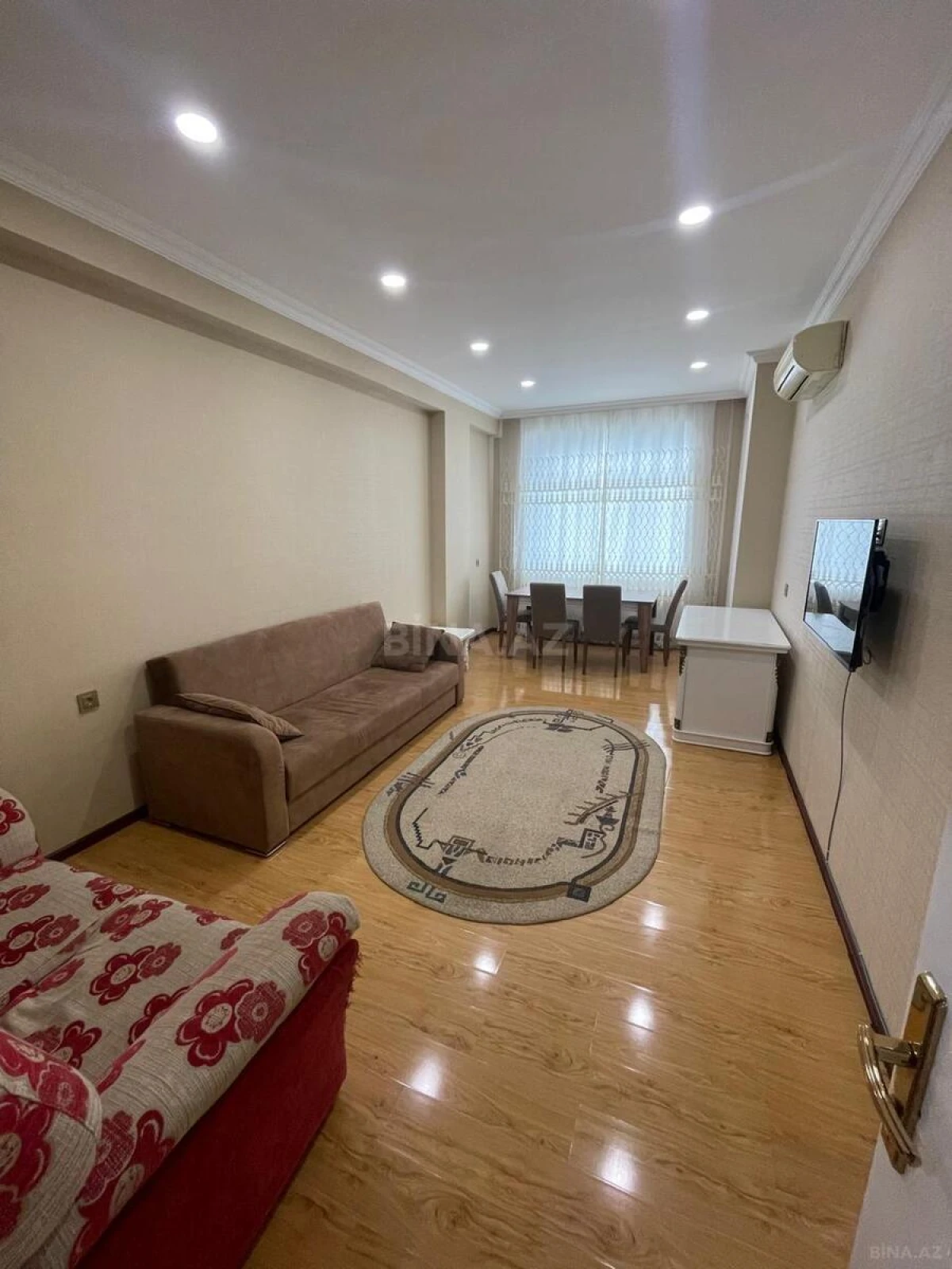 Kirayə verilir 2 otaqlı mənzil 97 m²