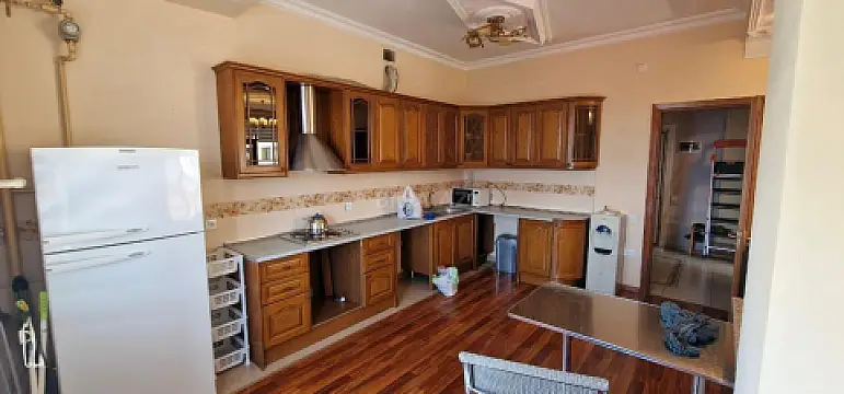 Kirayə verilir 4 otaqlı mənzil 165 m²