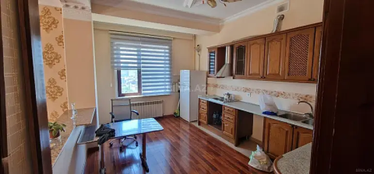 Kirayə verilir 4 otaqlı mənzil 165 m²
