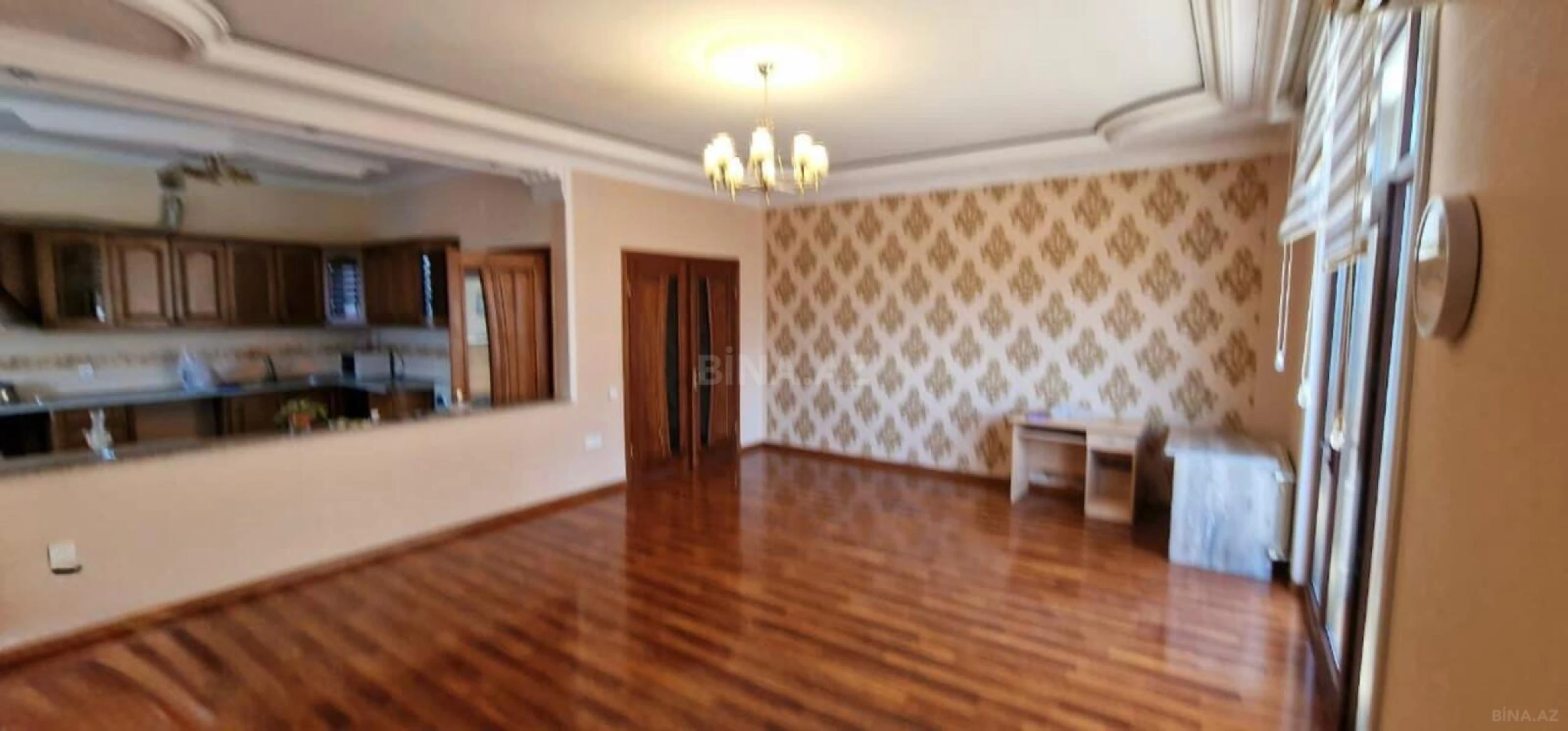 Kirayə verilir 4 otaqlı mənzil 165 m²