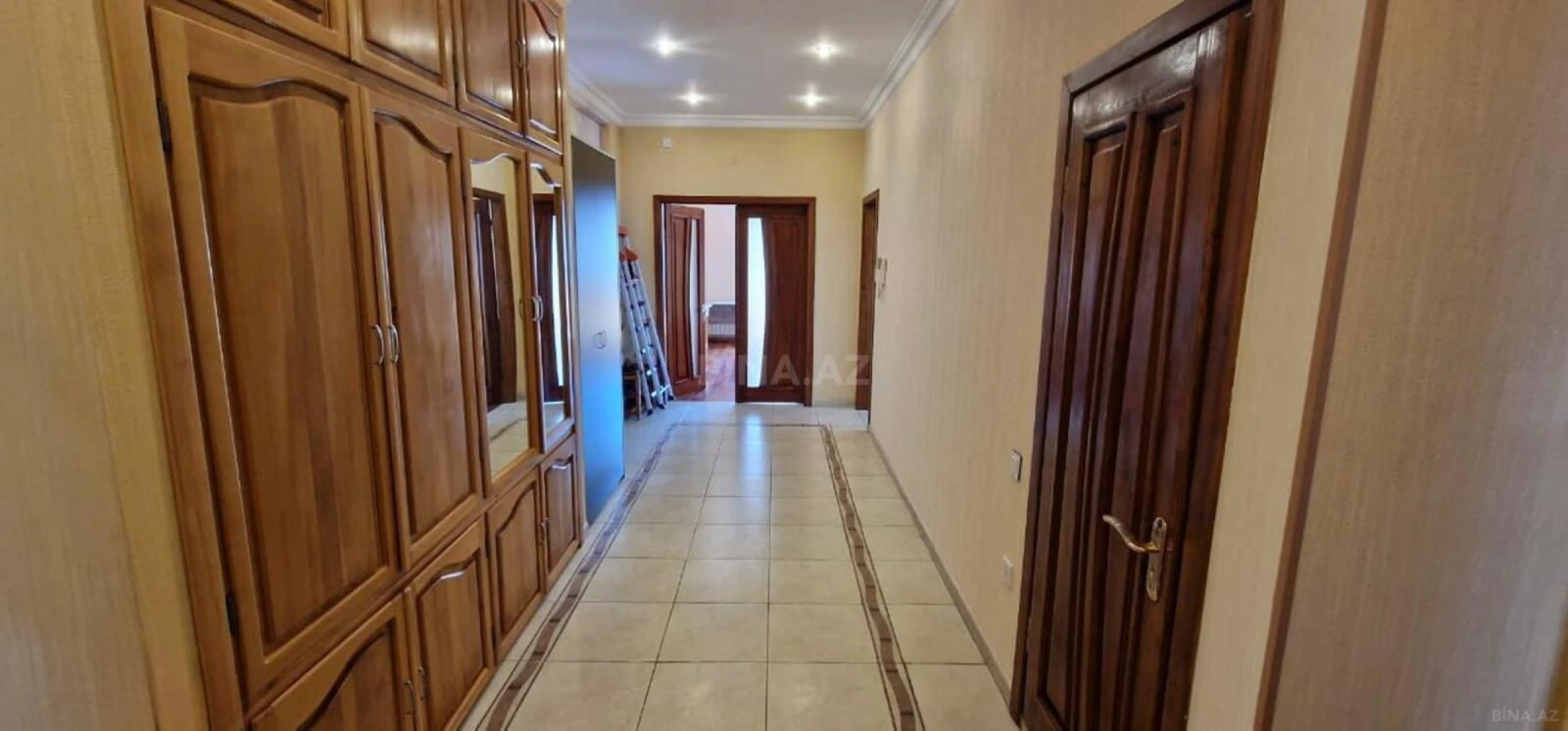 Kirayə verilir 4 otaqlı mənzil 165 m²