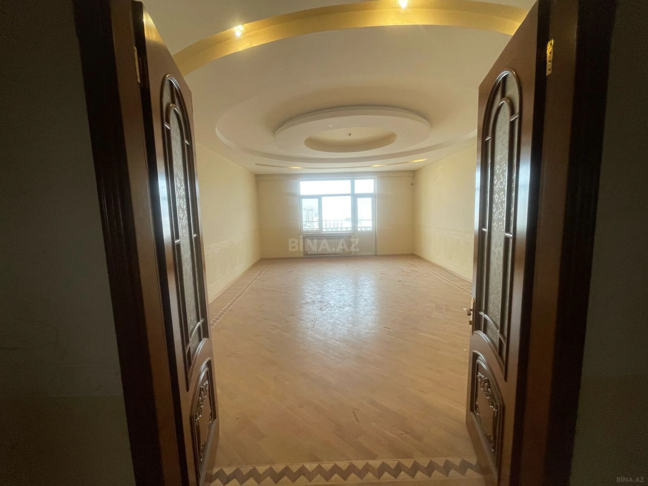 Satılır 4 otaqlı mənzil 157 m²