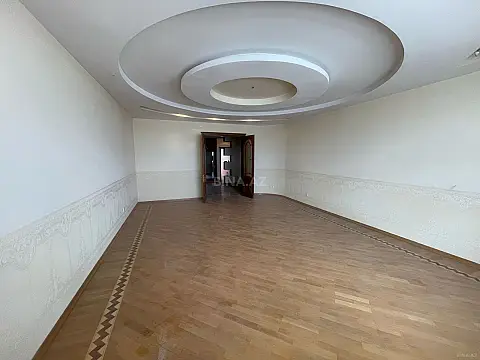 Satılır 4 otaqlı mənzil 157 m²