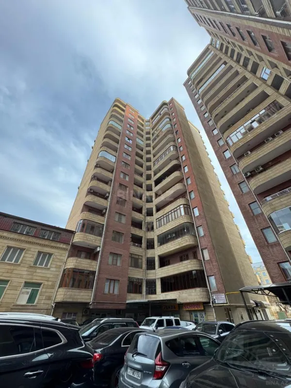 Satılır 4 otaqlı mənzil 157 m²
